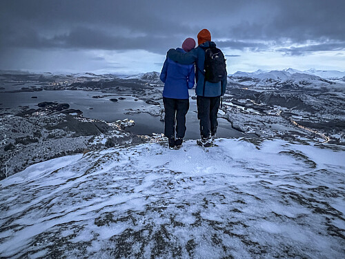Nyter siste dagslyset, fra Øyrahornet