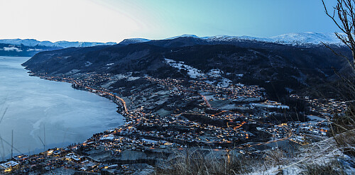 Hermansverk/Leikanger sett fra Bjørgahaug