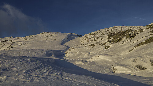 Vest- og østtoppen, sett på vei ned