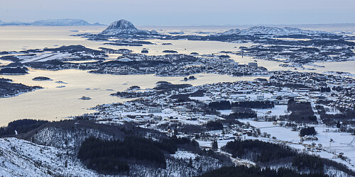 Utsikt mot Brønnøysund og Torghatten