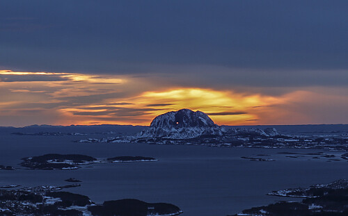 Torghatten sett fra Hjortheia