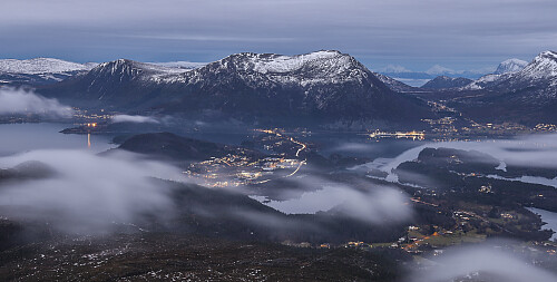 Utsikt fra Rjåhornet - mot Hareidlandet