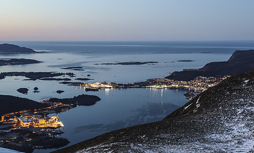 Utsikt mot Dimnøya og Ulsteinvik