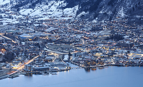 Sogndal sett på vei ned fra Hesteggi