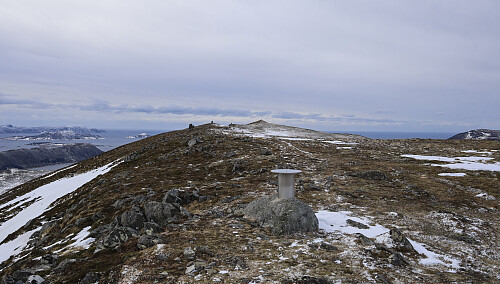 Toppen er 800m unna og det er MEGET vindfullt