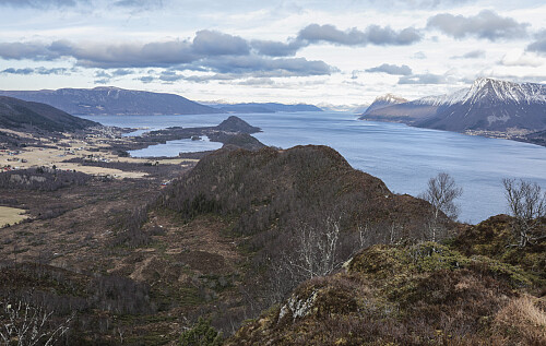 På vei over Ulsettua, mot Hjørungneshornet langt der borte