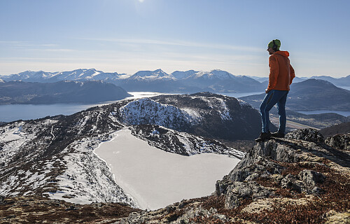 Utsikt ned mot Dinglavatnet