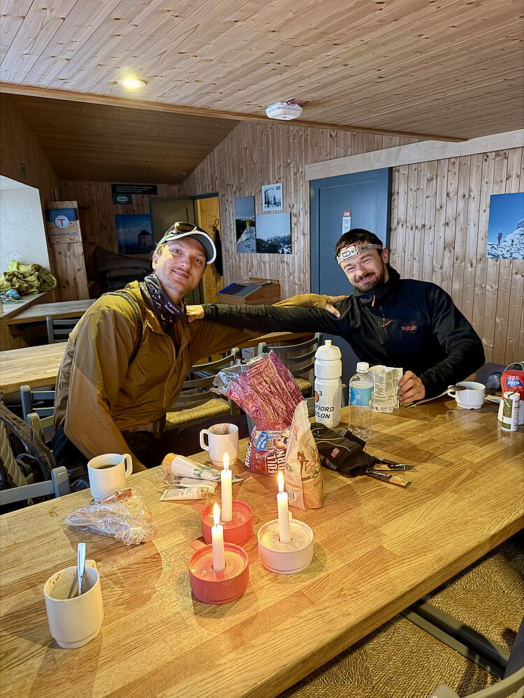 Brage og Anders en tidlig morgenstund på Skålabu