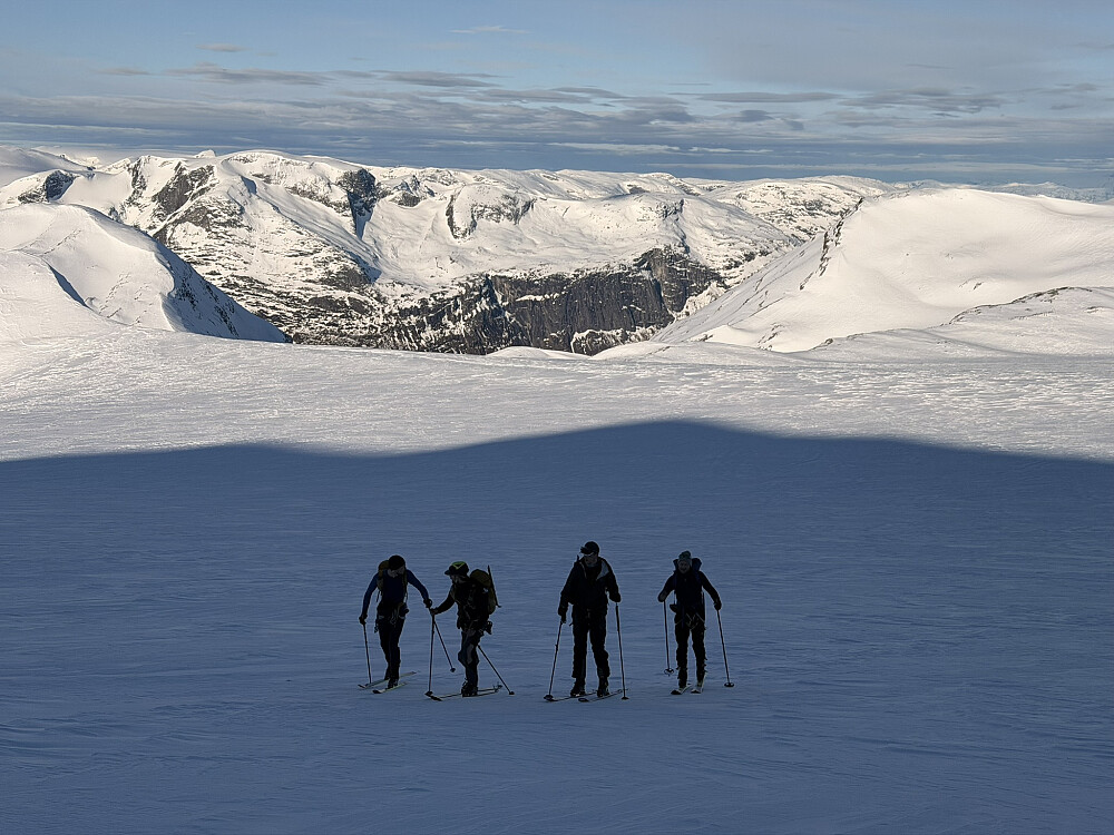 På vei opp Skålabreen mot Havaldetreet