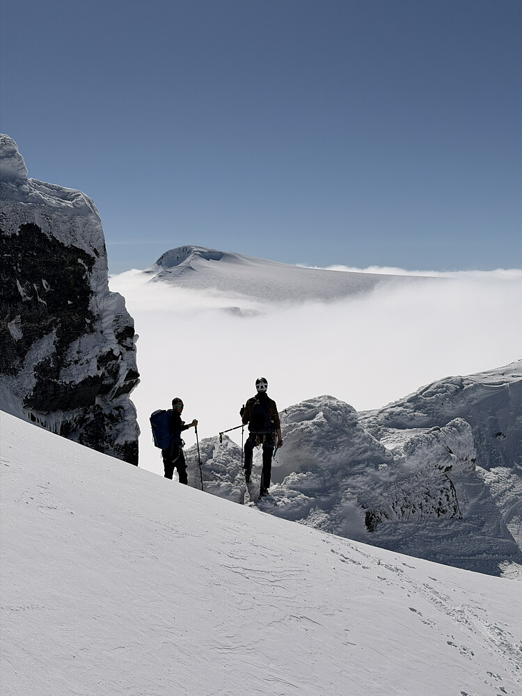 Nydelig underskyet vær med flott skue mot Josten og Brenibba