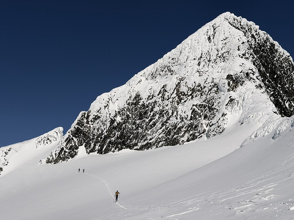 Inn på normalruta og over vestflanken 