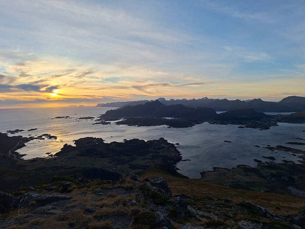 Fra Guratinden, Lofotodden, Mosken og Værøy bak