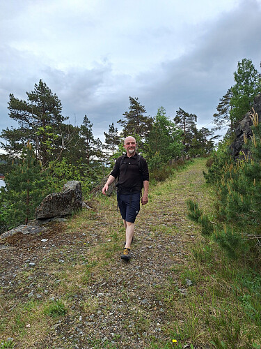 Fin vei og hyggelig å gå ned (og opp igjen) til Ormeleina