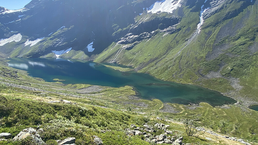 Bilde #5: Nydelig utsikt utover Taskedalen og Taskedalsvatent [719 - 716 m.o.h.] etterhvert som man kommer opp i høyden.