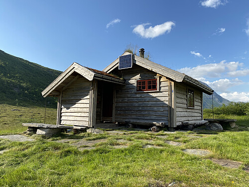 Bilde #17: Taskedalshytta, ytterst i Taskedalen.