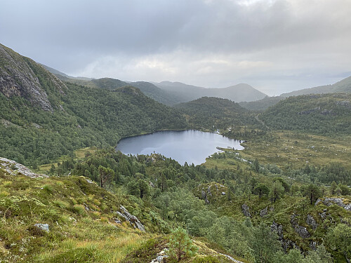 Bilde #19: På vei ned mot Heggdalsvatnet [254 m.o.h.].