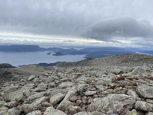 Bilde #13: Utsikt mot nordvest, med andre ord i retning Onarheimsfjorden, Tysnesøy og Bjørnafjorden.