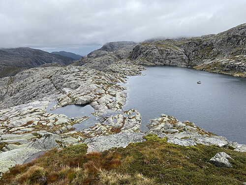 Bilde #17: På vei ned mot Svartavatnet [873 m.o.h.].