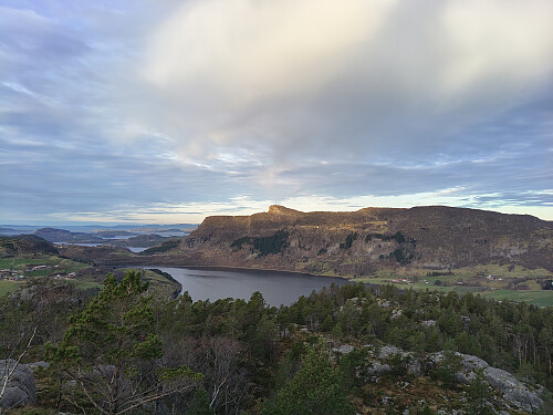 Utsyn mot Fistersenden og Hetlandsvatnet frå Medåsen.
