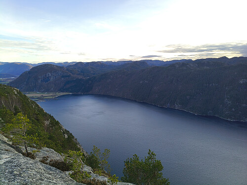 Innerst i Årdalsfjorden.