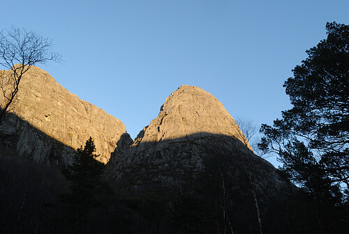 Småsilhornet ruvar over Småsildalen.