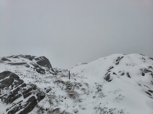 Ikkje mykje å sjå på toppen av fjellet.