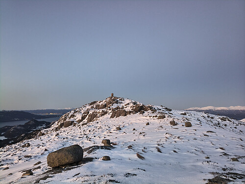 Toppen nådd før lyset forsvinn.