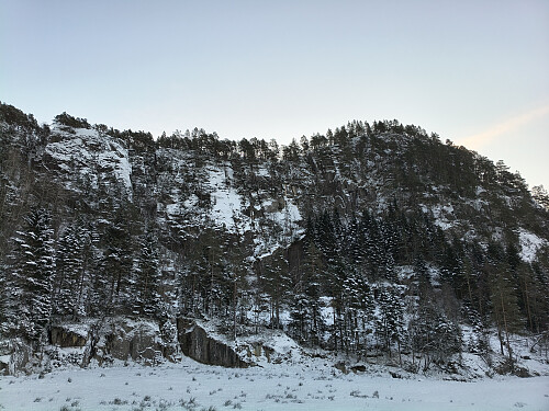 Det stoppar ikkje ved Trongaskaråsane, ikkje nokon openbar veg opp mot Storehei heller.