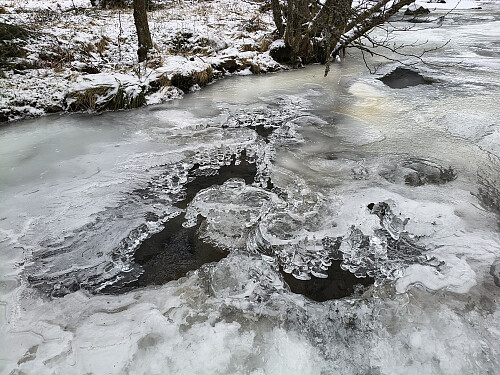 Finurlig formasjon på isen.