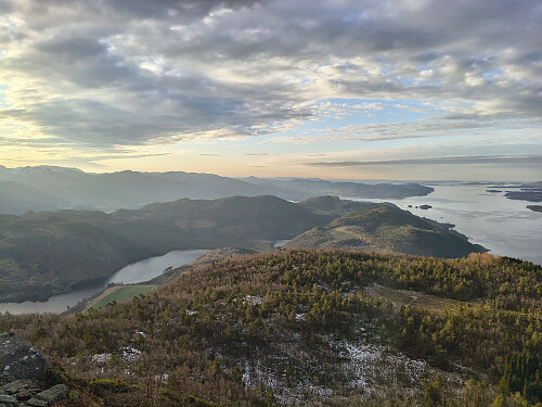 Dei resterande kjedelige skogtoppane.