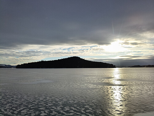 Er ikkje ofte ein kan besøke Nesøya utan båt.