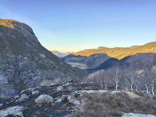 Utover mot Egland og Årdal.