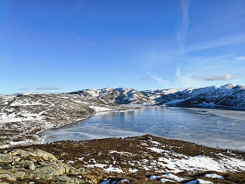 Sandsvatnet og Iglandsklubbafjellet bak.
