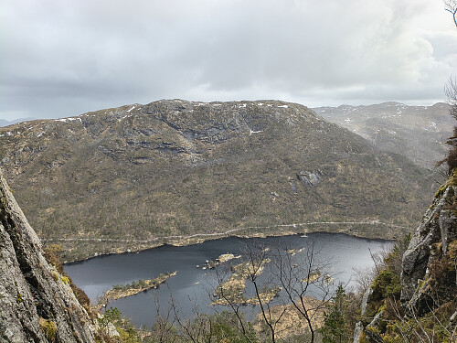 Longavatnet og Våbrekkefjedle.
