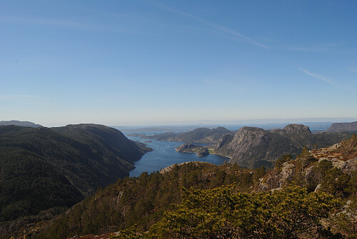 Årdalsfjorden sett frå Svadbergfjellet.