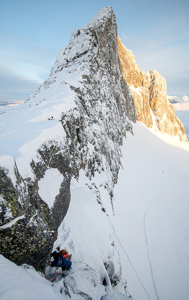 Siste 4 meter med klatring opp bollen