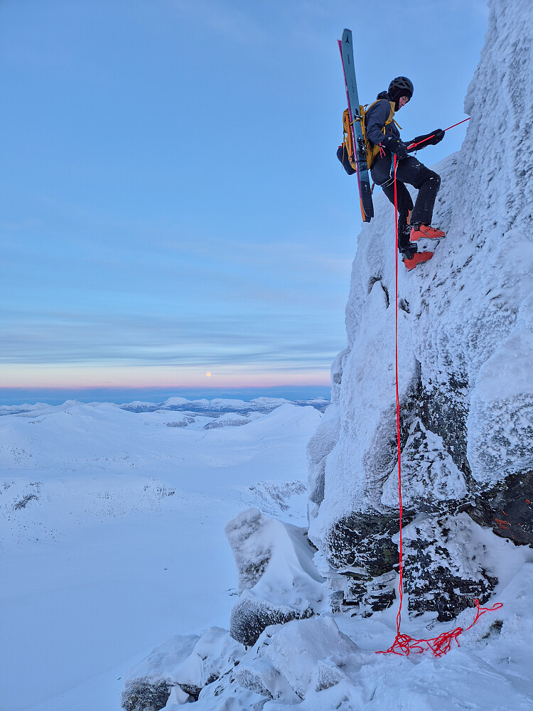 Nesset på vei ned 5 meters rappellen 