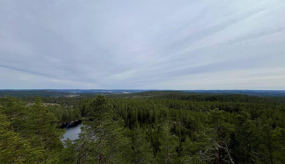 Utsikt mot Sverige ( og Kjølen med vindmøller)