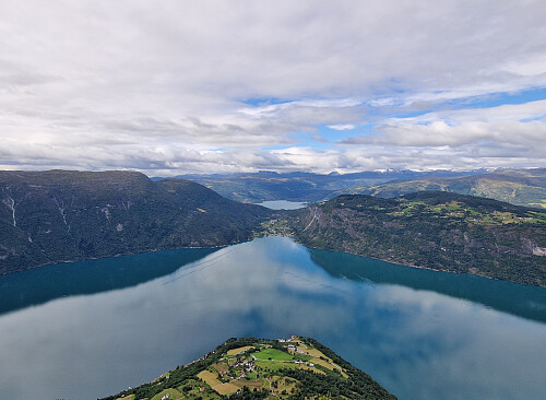 Mot Hafslovatnet frå Tausasva