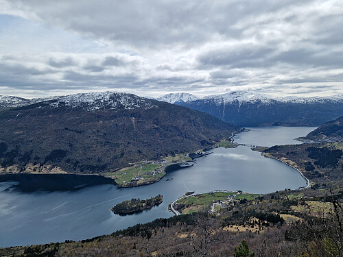 Foto frå eit utsiktspunkt mellom Hølsete og Imesdal