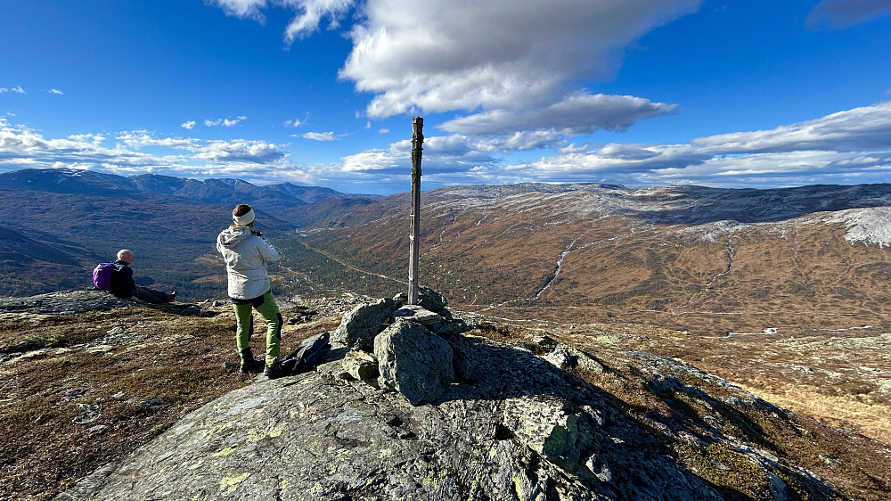 Trig-merket på Kleivafjellet med utsikt mot vest