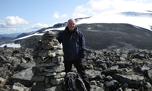 Spiterhøe 2033. Leirhøe 2330 i bakgrunnen. Foto Astrid