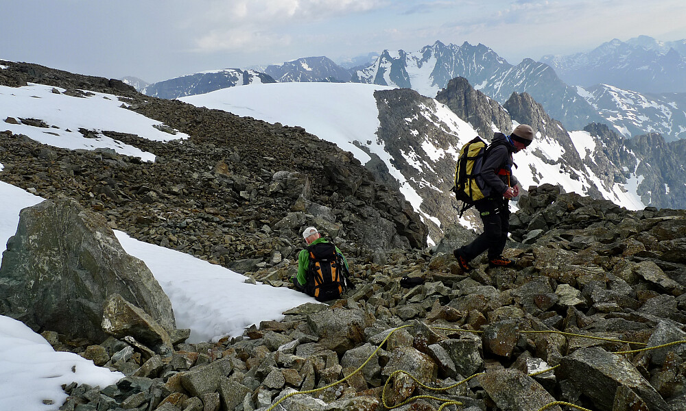 Kl 19 -vi venter på at tordenværet skal gå over