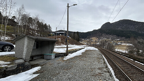 Kløve holdeplass. Foto mot øst.