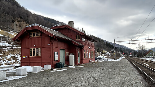 Urdland Stasjon. Foto mot øst.