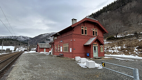 Urdland Stasjon. Foto mot vest.