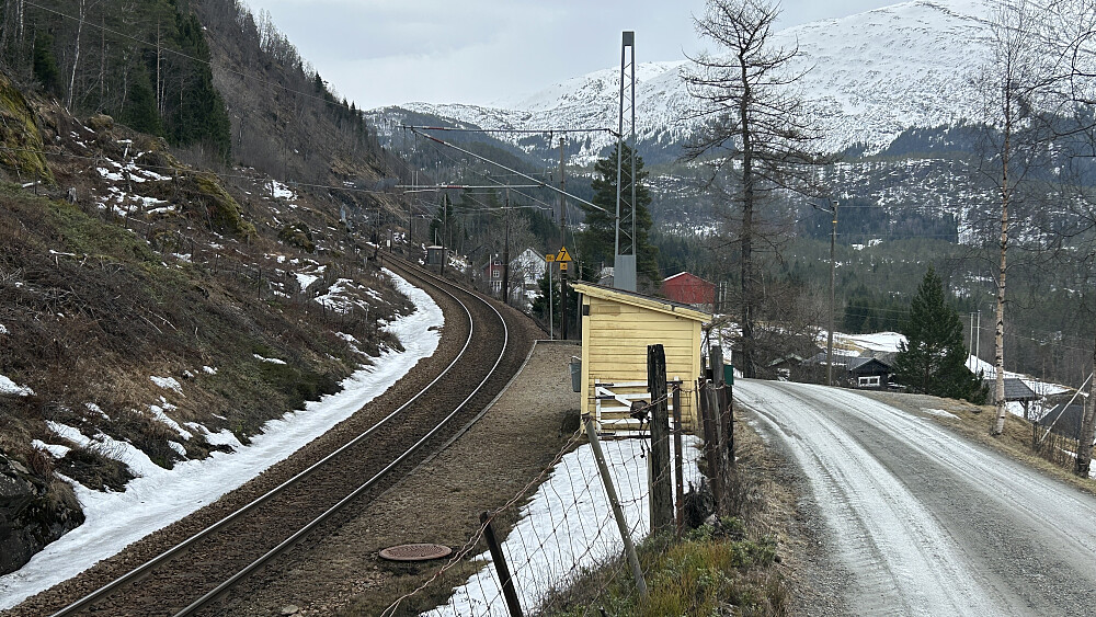 Skiple holdeplass. Foto mot øst.