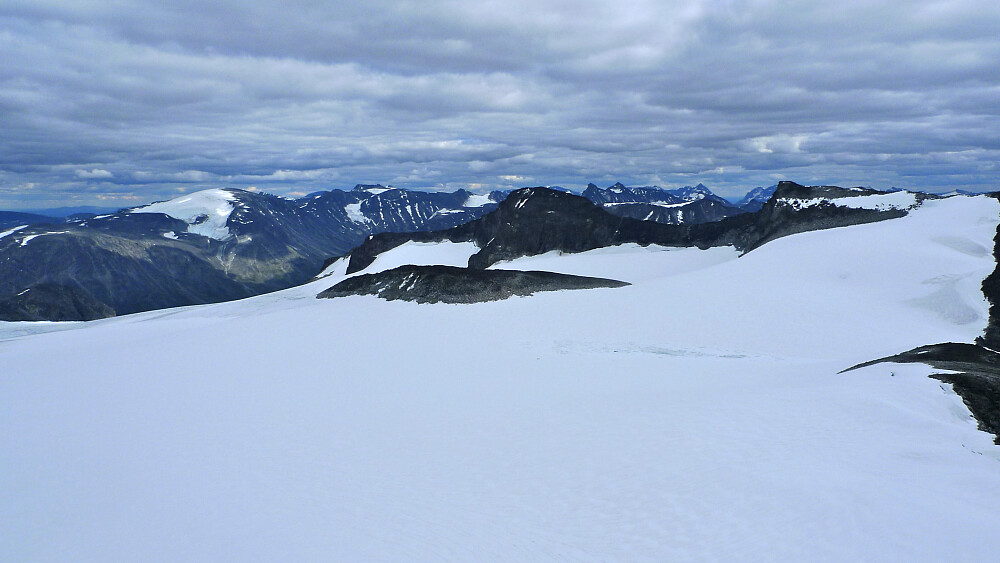 Foto mot Svellnosbreahesten og Tverråtindan i SSØ