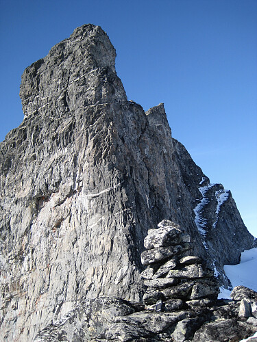 Fra varden på toppen av SØ Skardstinden mot selve Skardstinden 2374