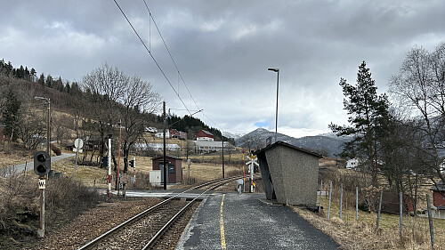 Gjerdåker haldeplass. Foto mot øst